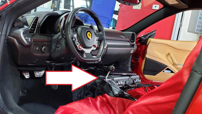 Moderní Ferrari s manuálním řazením už není jen sen, první je skoro hotové