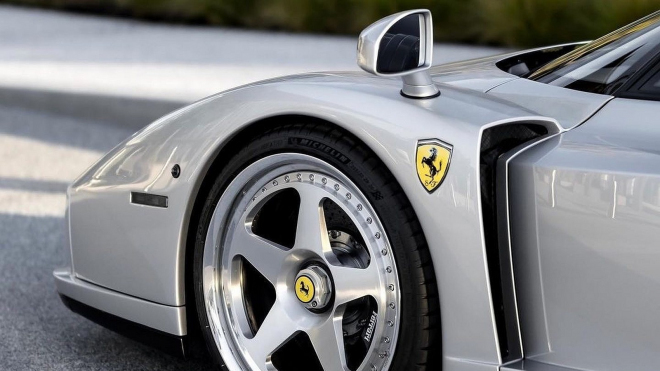 Ferrari za 70 milionů na neoriginálních kolech se nevidí každý den, z vzácného dělají zcela mimořádné