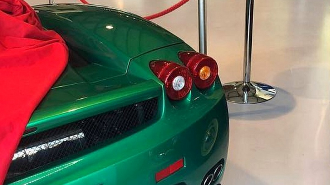 Někdo si nechal přelakovat vzácné Ferrari Enzo na zeleno. Je jediné na světě