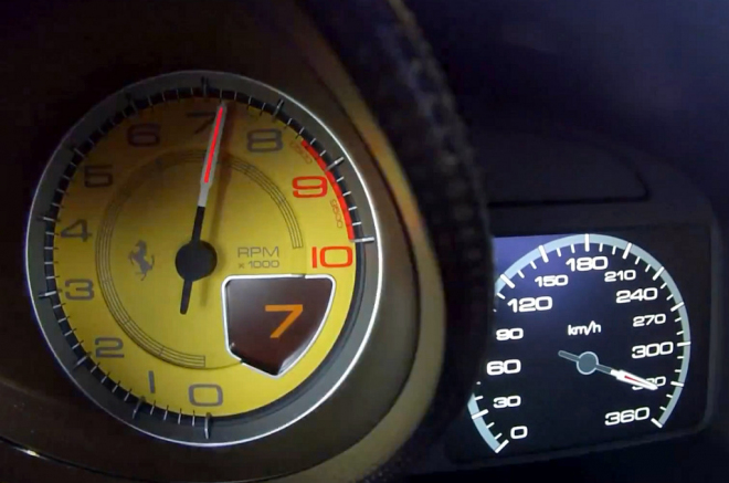 Ferrari F12 Berlinetta: podívejte se, jak opakovaně zrychluje k hranici 340 km/h (video)