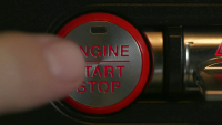 Startovací tlačítko Fordu Mustang pulzuje přesně 30krát za minutu. Proč?