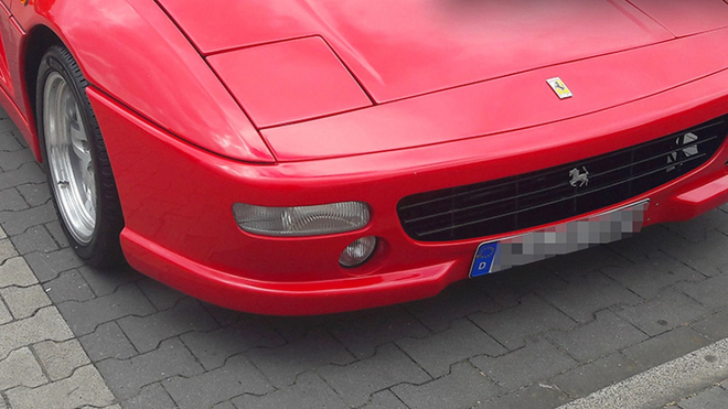 Německá policie je stále svá, muže popotahuje kvůli povedené replice Ferrari