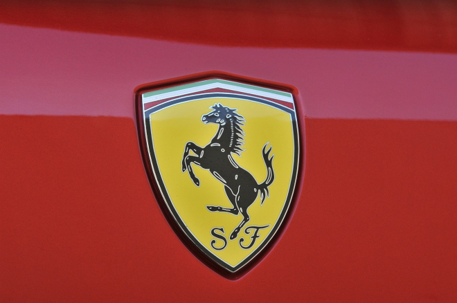 Jak přišlo Ferrari ke vzpínajícímu se koníkovi ve svém logu? (video)