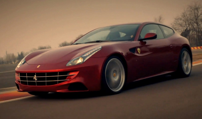 Ferrari FF v akci na sněhu, na okuhu i v poušti (video)