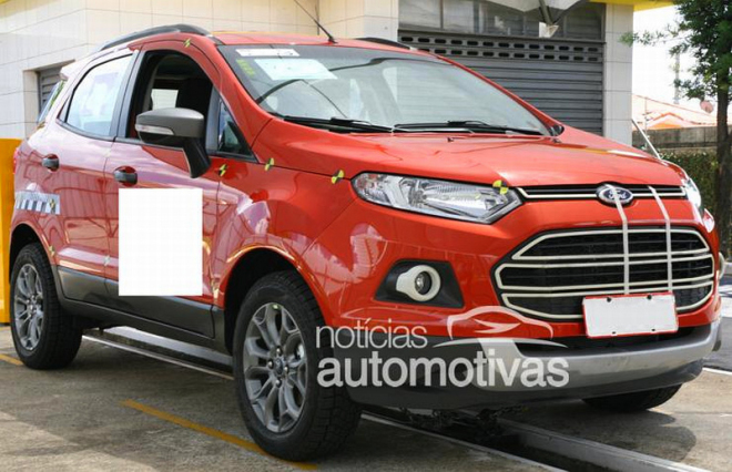 Ford EcoSport: sériová verze přistižena bez maskování, před crash testem