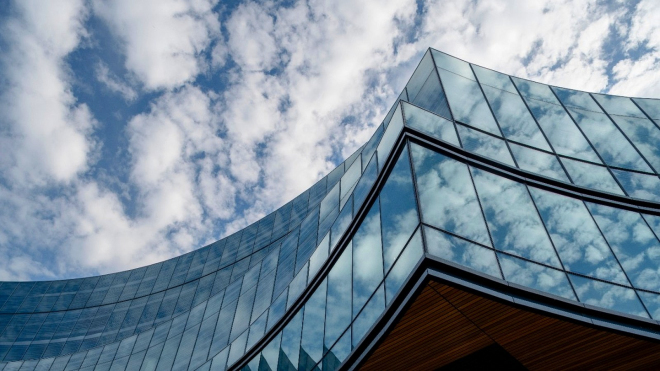 Ford po 70 letech strhne své ikonické sídlo, stěhuje se do nově postaveného skleněného „paláce udržitelnosti”