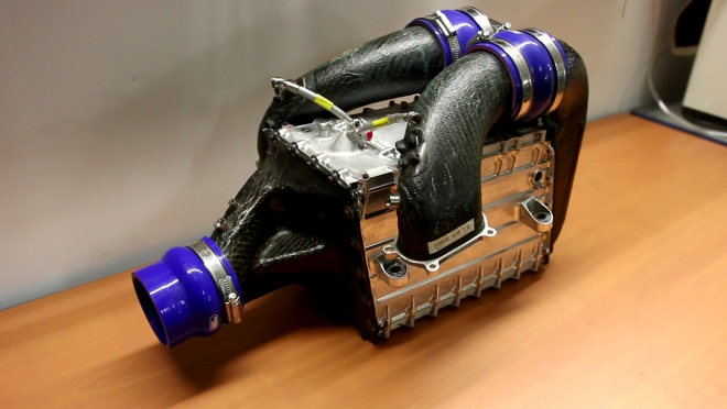 Fanda se dostal k dílům motoru F1 Ferrari, tady jsou pohledy do jinak tajné techniky