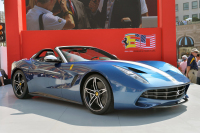 Ferrari F60 America na nových fotkách odhalilo sedadla s americkou vlajkou