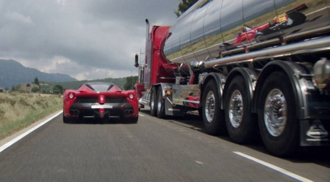 Vettel prohnal nové LaFerrari Aperta, kupodivu i v běžném provozu (video)