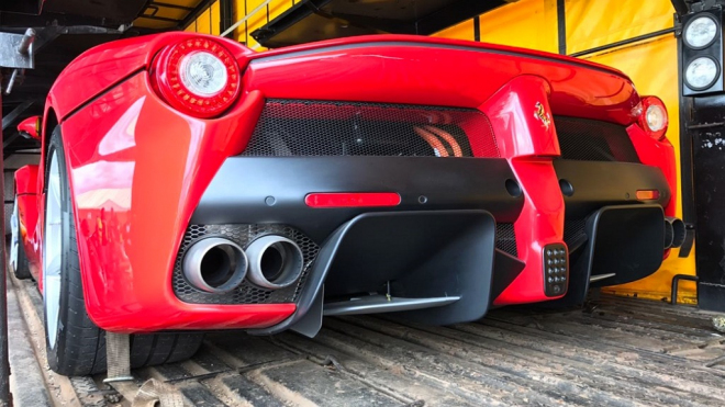 Toto LaFerrari má být sešrotováno. Jen proto, že jej někdo propašoval do JAR