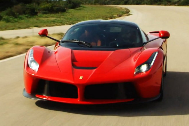 Poslechněte si neupravený štěkot motoru LaFerrari na zákulisním videu