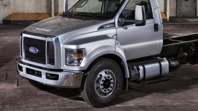Nadšenci předělávají náklaďáky Fordu na brutální pick-upy, z jejich monster jde na silnici skoro strach