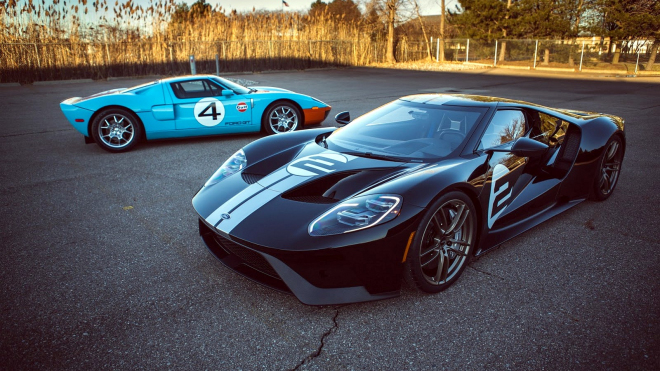 Toto je jeden z prvních dodaných Fordů GT. Ve verzi Heritage, vedle předchůdce