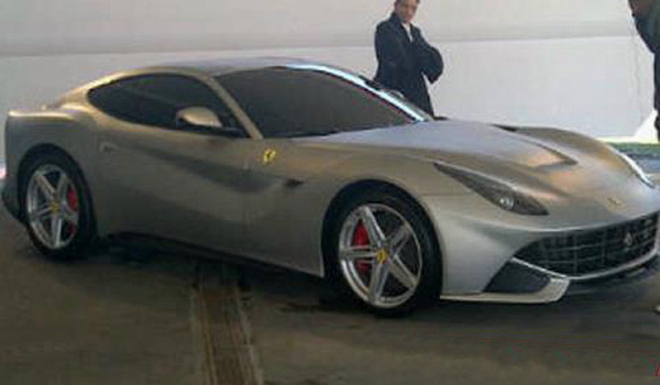 Ferrari 620 GT: nové Ferrari nafoceno při prezentaci, bez maskování