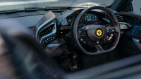 Techniky Lamborghini nachytali, jak se šťourají v autě konkurenčního Ferrari, důvod je jasný