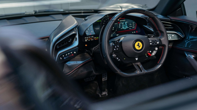 Techniky Lamborghini nachytali, jak se šťourají v autě konkurenčního Ferrari, důvod je jasný