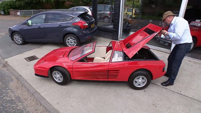 Tohle Ferrari Testarossa nemá V12, nesmí ani na silnice. Na ceně to ale nepoznáte