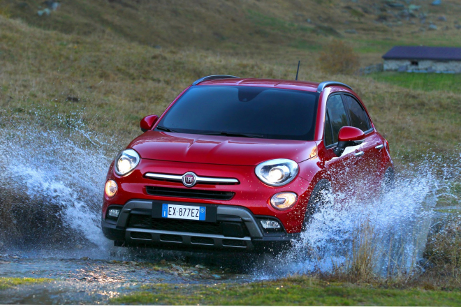 Fiat 500X se v rozsáhlé nové fotogalerii terénu nebojí, známe i první ceny