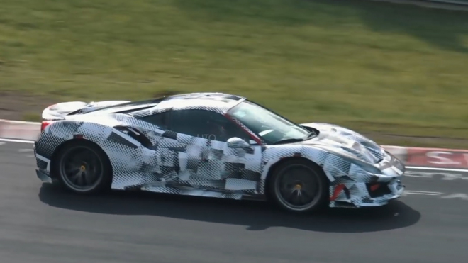 Je brutálně rychlé, ale co ten zvuk? Vrcholné Ferrari 488 v ostré akci ohromí jen napůl