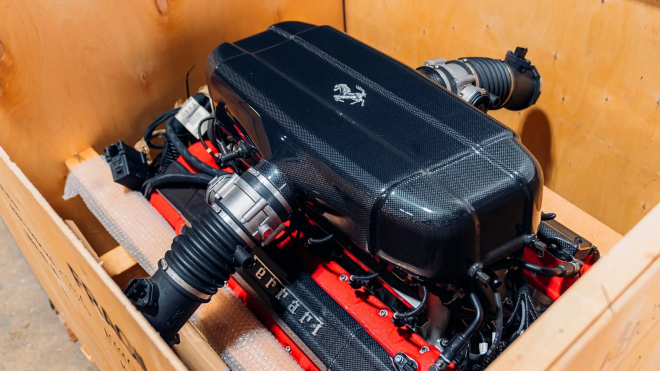 Motor jednoho z nejlepších Ferrari všech dob je k mání dodnes nový, nikdy ho ani nevybalili z krabice