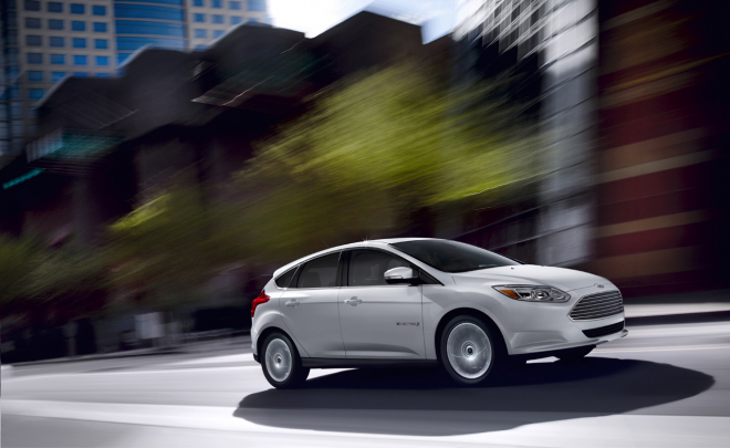 Nejpopulárnější Ford v Evropě je bílý hatchback s manuálem a benzinem