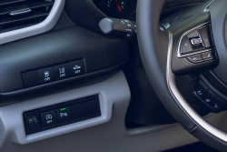 Už i Suzuki pochopilo, do svých aut potichu přidalo tlačítko &bdquo;ihned vypnout EU&rdquo;