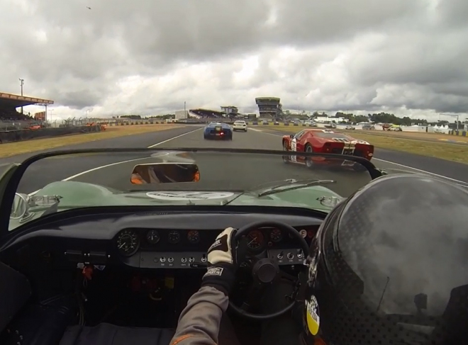 Ford GT40 Roadster může i závodit, ne jen živořit po sbírkách (video)
