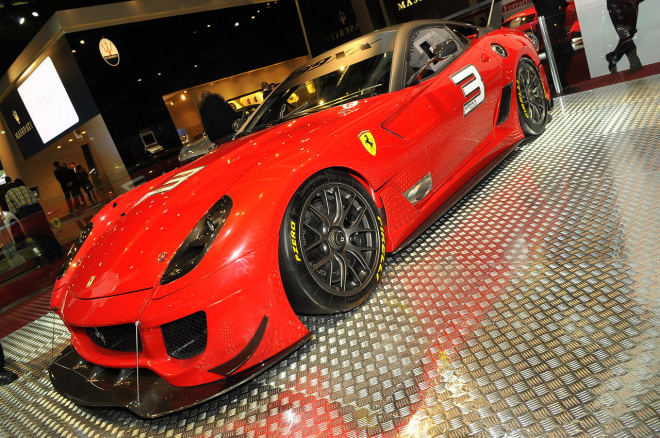 Ferrari 599XX Evolution ohromuje 750 koňmi a aktivní aerodynamikou