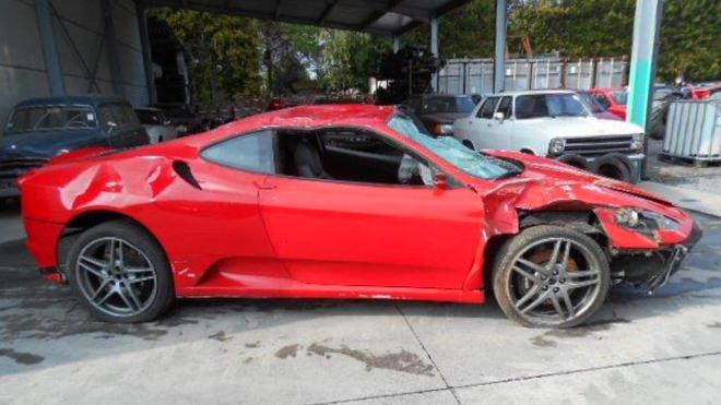 K mání je skutečné Ferrari F430 za cenu Octavie, má jen jeden háček