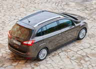 Les Allemands ont mis à l'épreuve la Ford d'occasion méconnue, qui est statistiquement l'une des voitures familiales les plus fiables de tous les temps. 2 - Ford Grand C-Max 2015 photo d'illustration 02