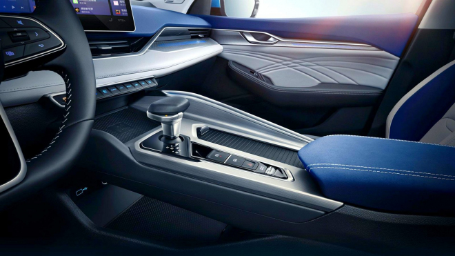 Číňané poprvé ukázali interiér auta, s nímž chtějí porážet BMW, Mercedes i Porsche