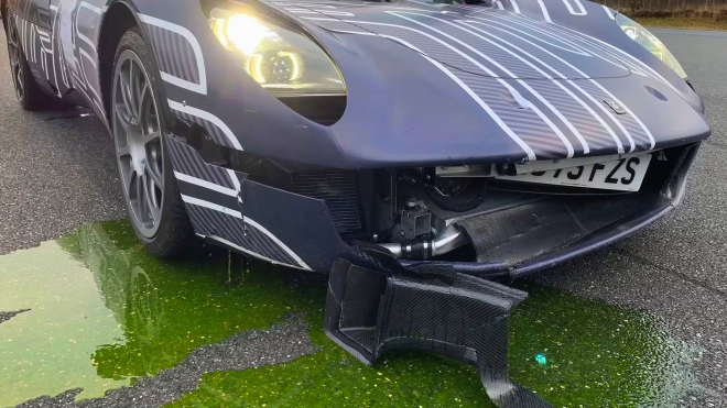 Podívejte se, co musí vydržet nový supersport, aby ho pustili na silnice. Auto v rámci vývoje doslova utýrají