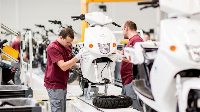 Nástupce Simsonu zkusil s novými stroji přejít na elektrický pohon a selhal. Firma spadla do insolvence, bankrot je na dohled