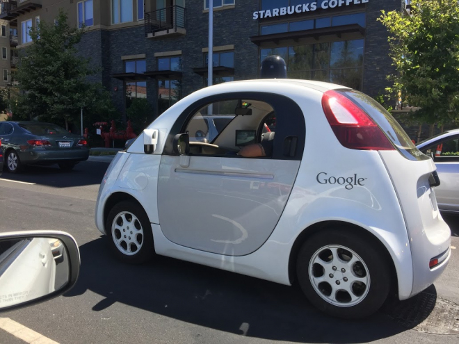 Auta Googlu už testují v provozu ve své kůži, prý nemají volant