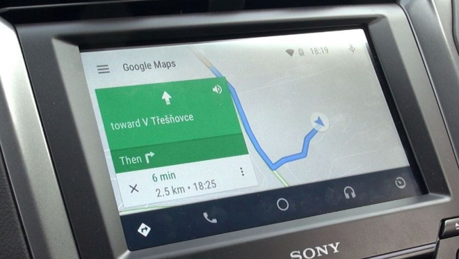 Google potichu zbavil Android Auto žádané funkce, kterou mu teprve nedávno nadělil