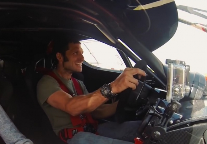 Tohle je jediné silniční Ferrari FXX Evo, protáhl ho ještě zdravý Guy Martin (video)
