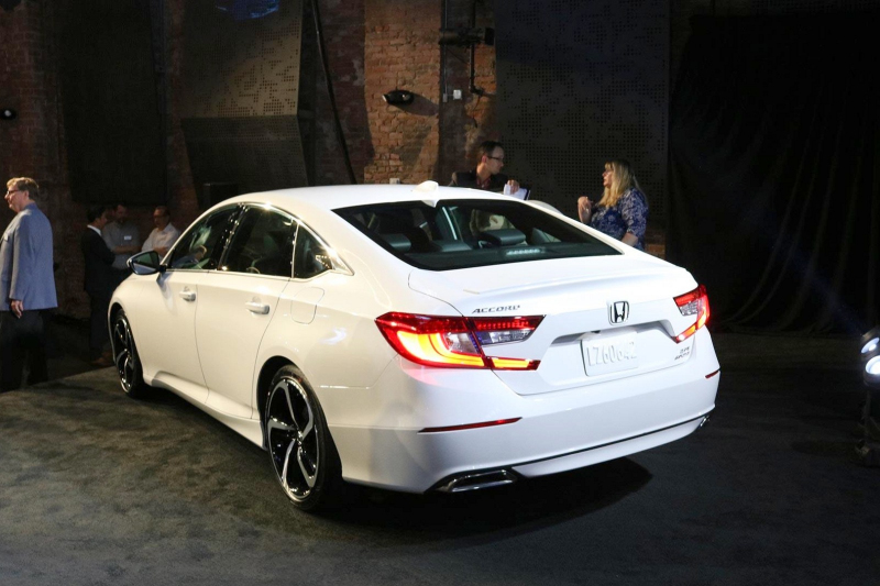 > Rubriky a sekce > Představení > Honda představila nový Accord ... > Rubriky a sekce > Představení > Honda představila nový Accord ...