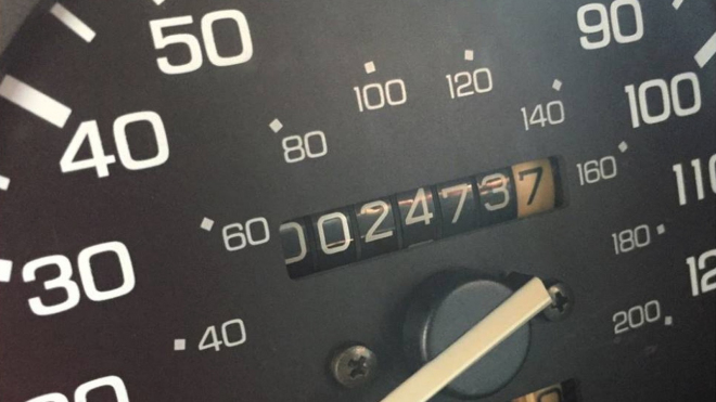 Majitel ukázal, jak vypadá auto, které ujelo 1,6 milionu km s původní technikou i interiérem