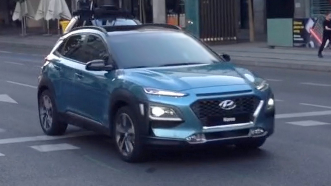 Hyundai Kona natočeno bez maskování ze všech stran. V modré vypadá lépe