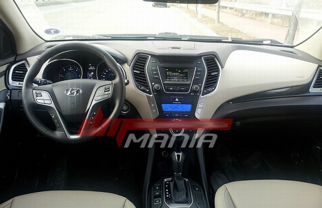 Hyundai ix45: interiér nového Santa Fe do detailu nafocen, bez maskování