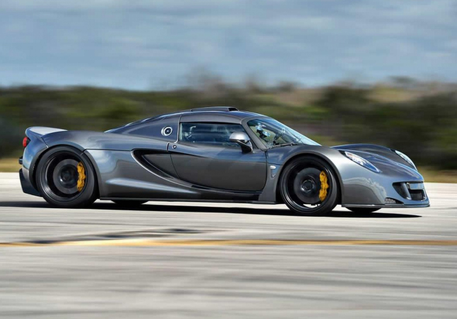 Hennessey Venom GT je nejrychlejším autem světa, dosáhl 435,31 km/h (videa)