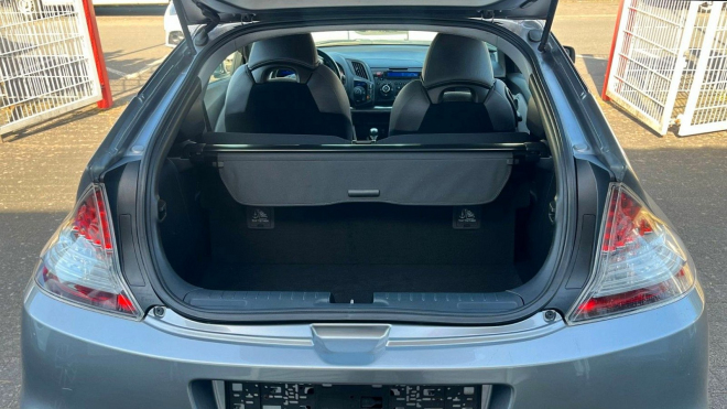 Praktický a úsporný sporťáček skončil po třech letech jako totální propadák, hrstku prodaných aut dnes koupíte za pakatel i sotva jetou