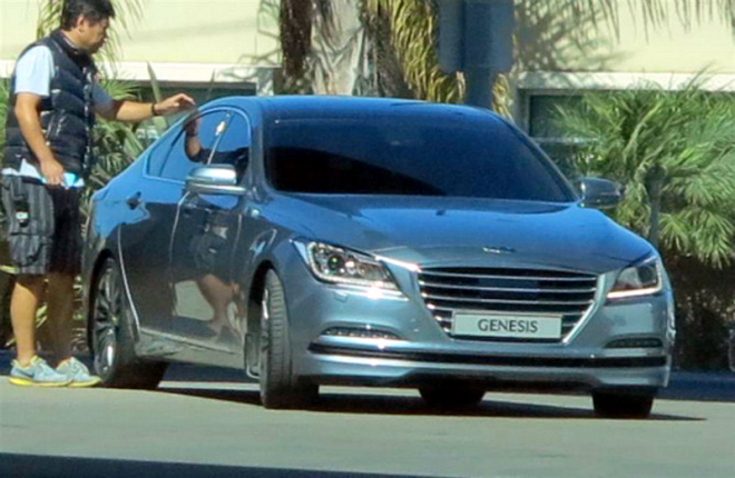 Nové Hyundai Genesis 2014 nafoceno bez špetky maskování, vypadá jak nic jiného