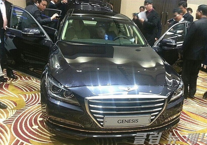 Hyundai Genesis 2014 odhaleno na privátní akci, dostalo křídla jak Aston Martin