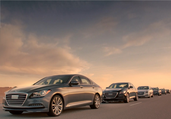 Hyundai Genesis 2015: koloně šesti vozů stačí jeden řidič, s páskou přes oči (videa)