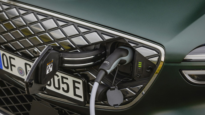 Už i Hyundai vytahuje zástrčku ze svých absurdních elektrických plánů, luxusním modelům vrací spalovací motory