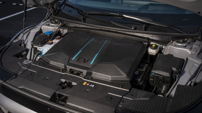 Sportovní verze elektromobilu Hyundai selhala při testech, autu za jízdy komicky došly baterky