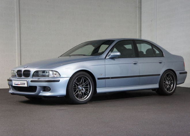 Hezká BMW M5 E39 s V8 a manuálem pořád jsou, mohou být vaše