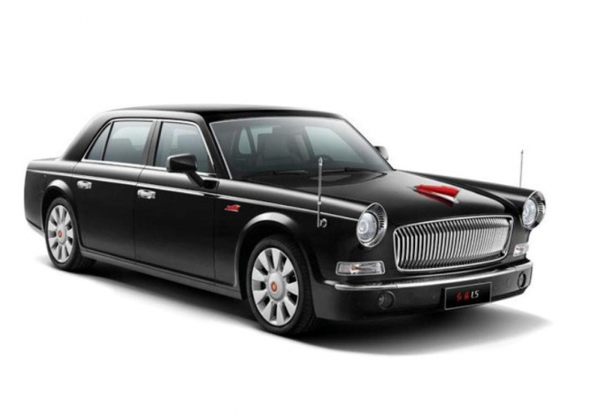Soudružská automobilka Hongqi prodala první vůz smrtelníkovi, za 15,5 milionu Kč