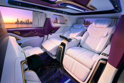 Číňané prodávající auta i v Česku ukázali svůj Rolls-Royce pro chudé, je to velký luxus za cenu obyčejné Škody Superb